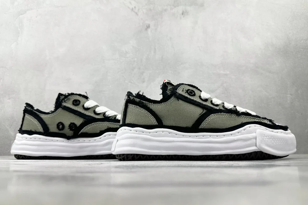 Maison Mihara Yasuhiro Grey Suede Low-Top Sneakers — Photo 6