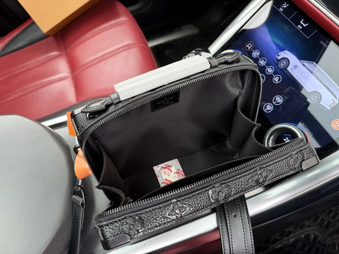 Louis Vuitton Trunk Leather Bag — Zdjęcie 9
