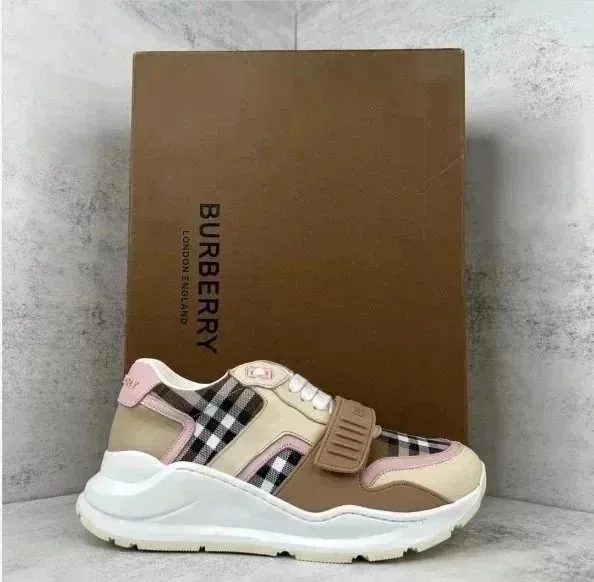 Burberry Low-Top Lace-Up Trainers — photo 8