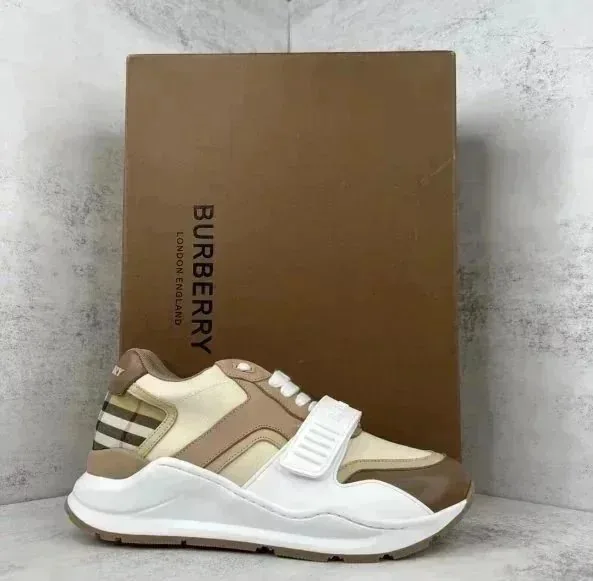 Burberry Low-Top Lace-Up Trainers — photo 9