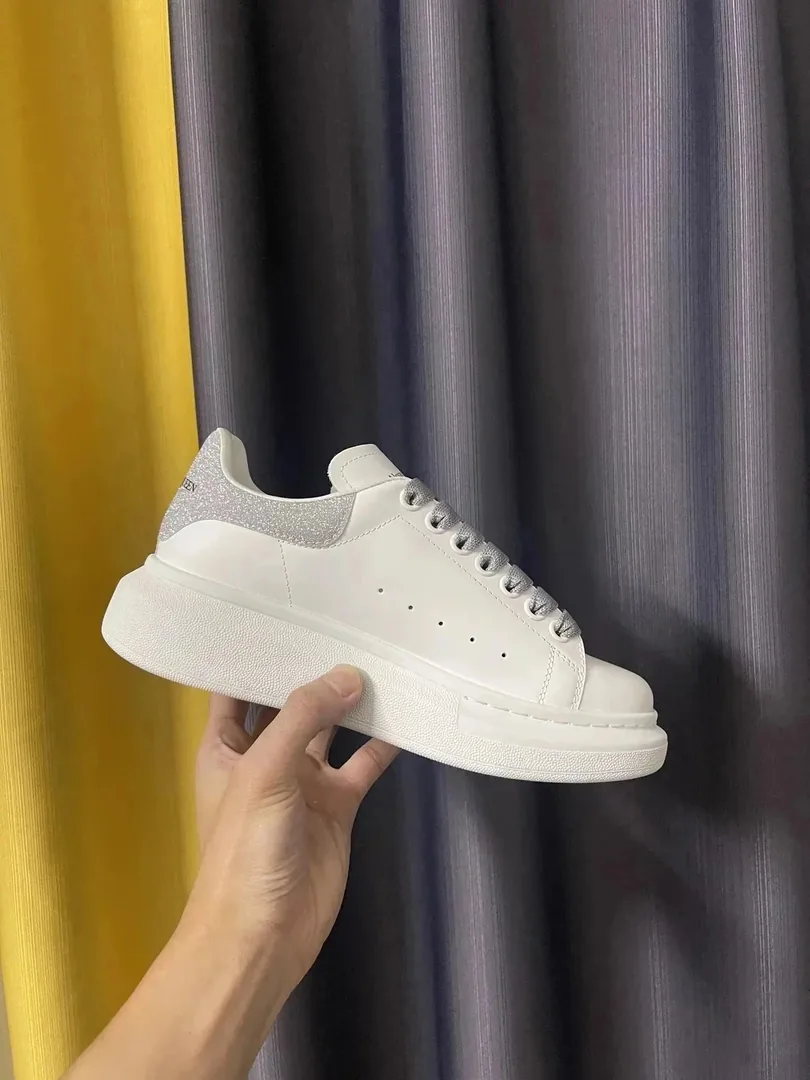 Alexander McQueen Oversized Sneaker White Low-Top Trainers — Photo 2