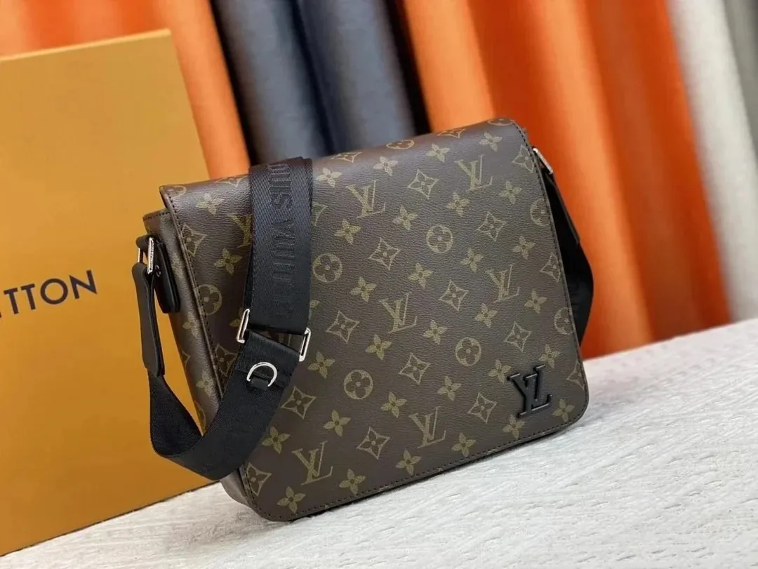 Retro Crossbody Waist Bag — Photo 7