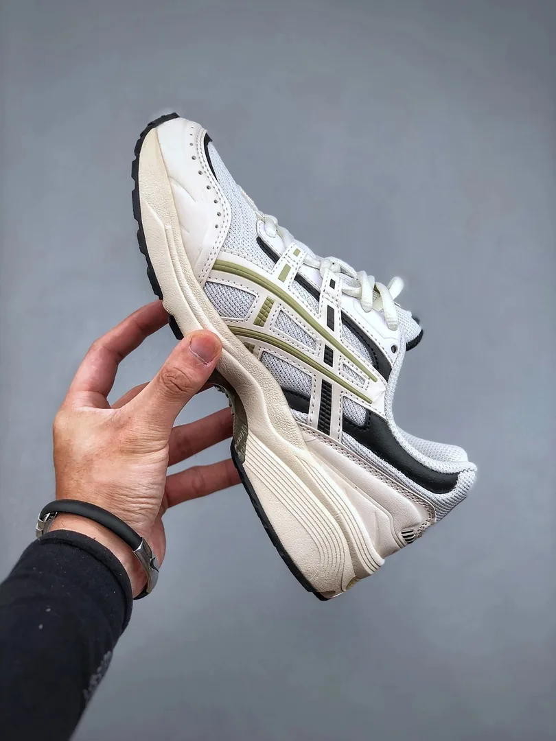 Asics Tiger Gel-1090 Retro Sneakers — Photo 8