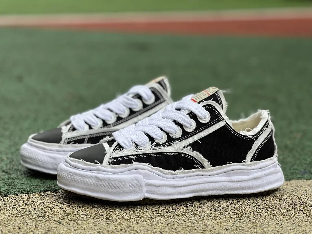 Maison Mihara Yasuhiro Grey Suede Low-Top Sneakers — Photo 10