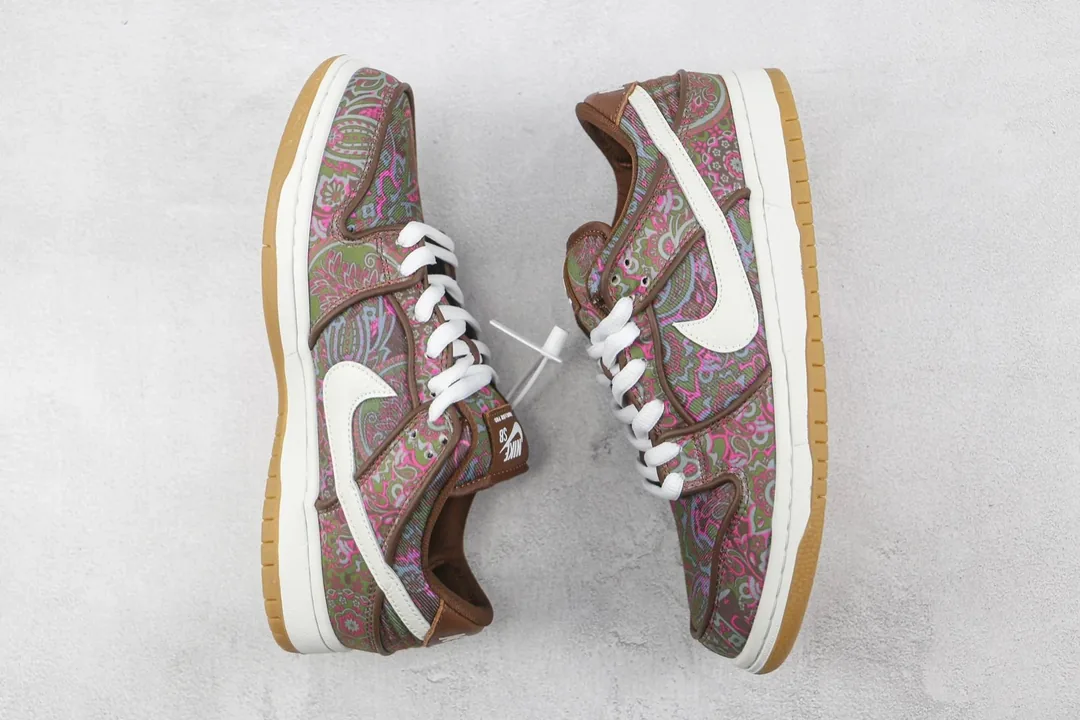 Nike Dunk Low Brown Beige Paisley Top Sneakers — Photo 3