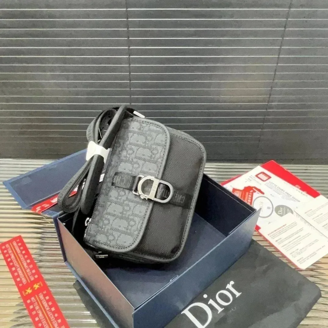 Small Square Camera Bag — Photo 15