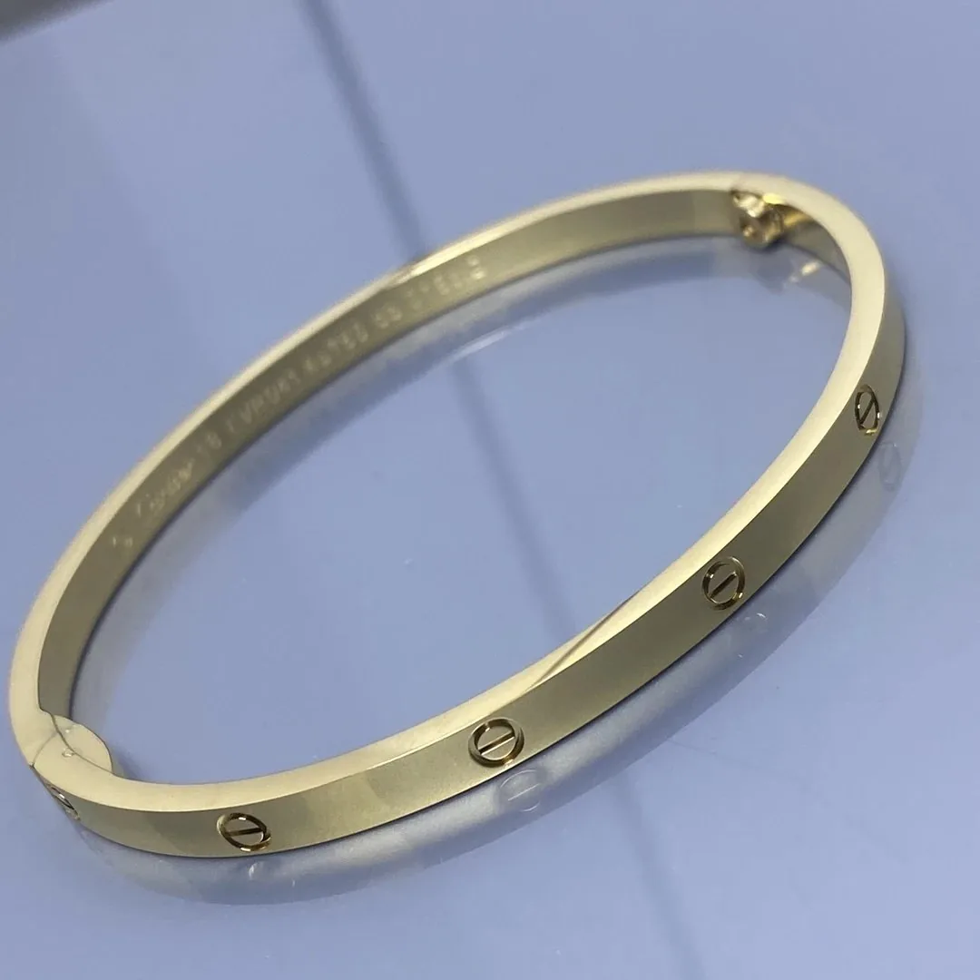 Slim Bracelet — QC