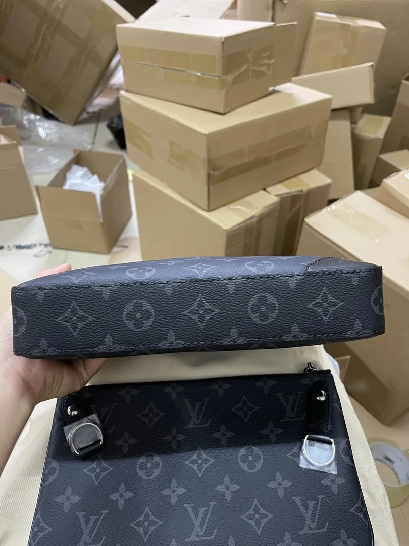 Louis Vuitton Trio Messenger Bag — Photo 5