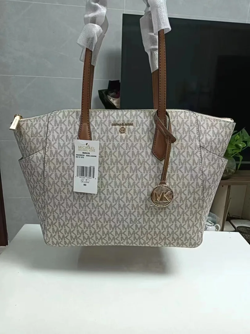 Michael Kors Leather Handbag — photo 5