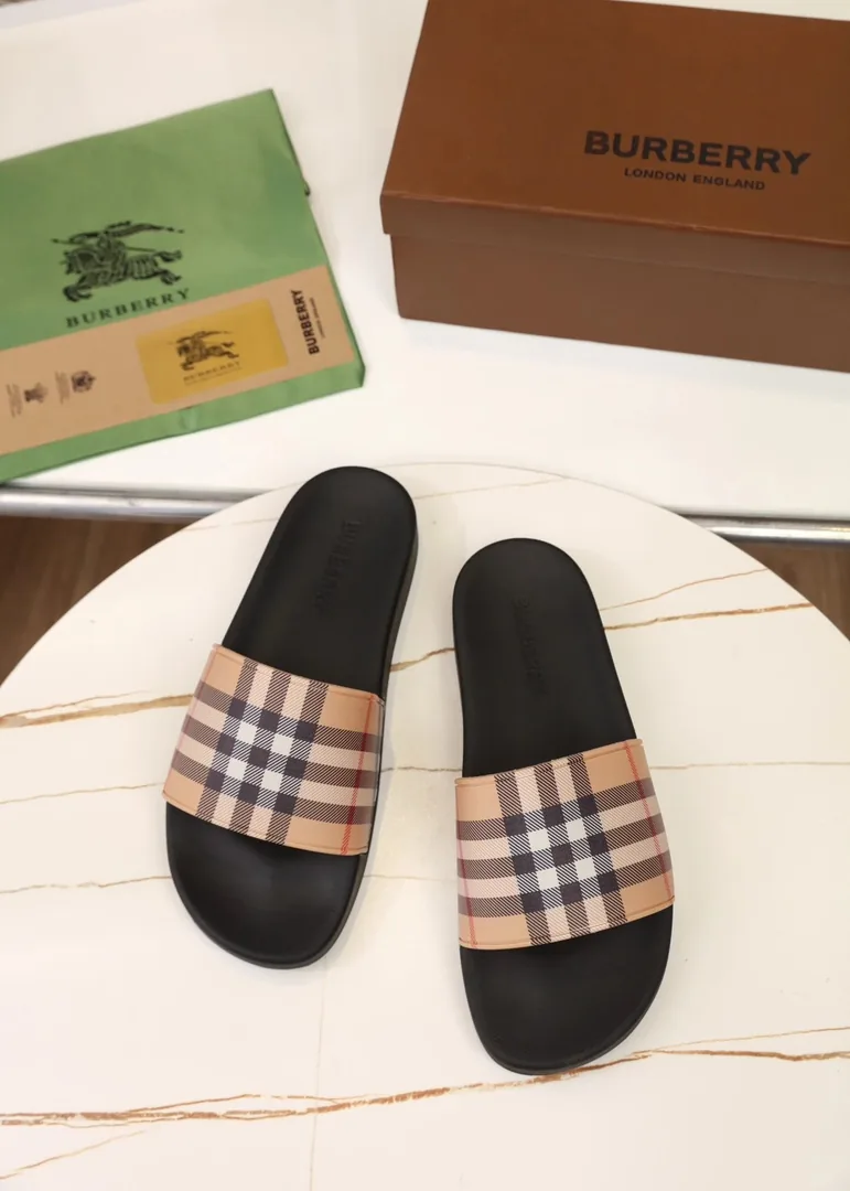 Burberry Slides — photo 2