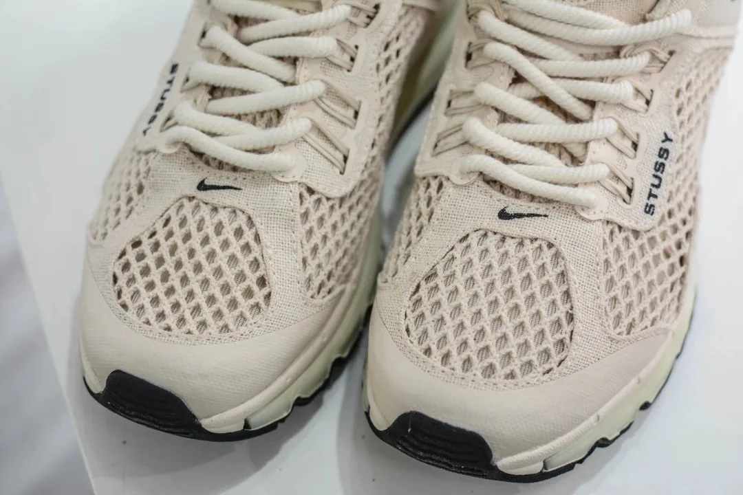 Nike White Retro Running Sneakers — Photo 9