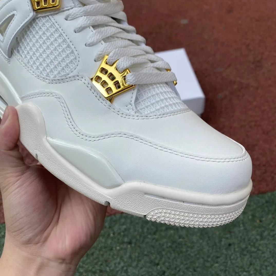 Air Jordan 4 Metallic Gold — Photo 8