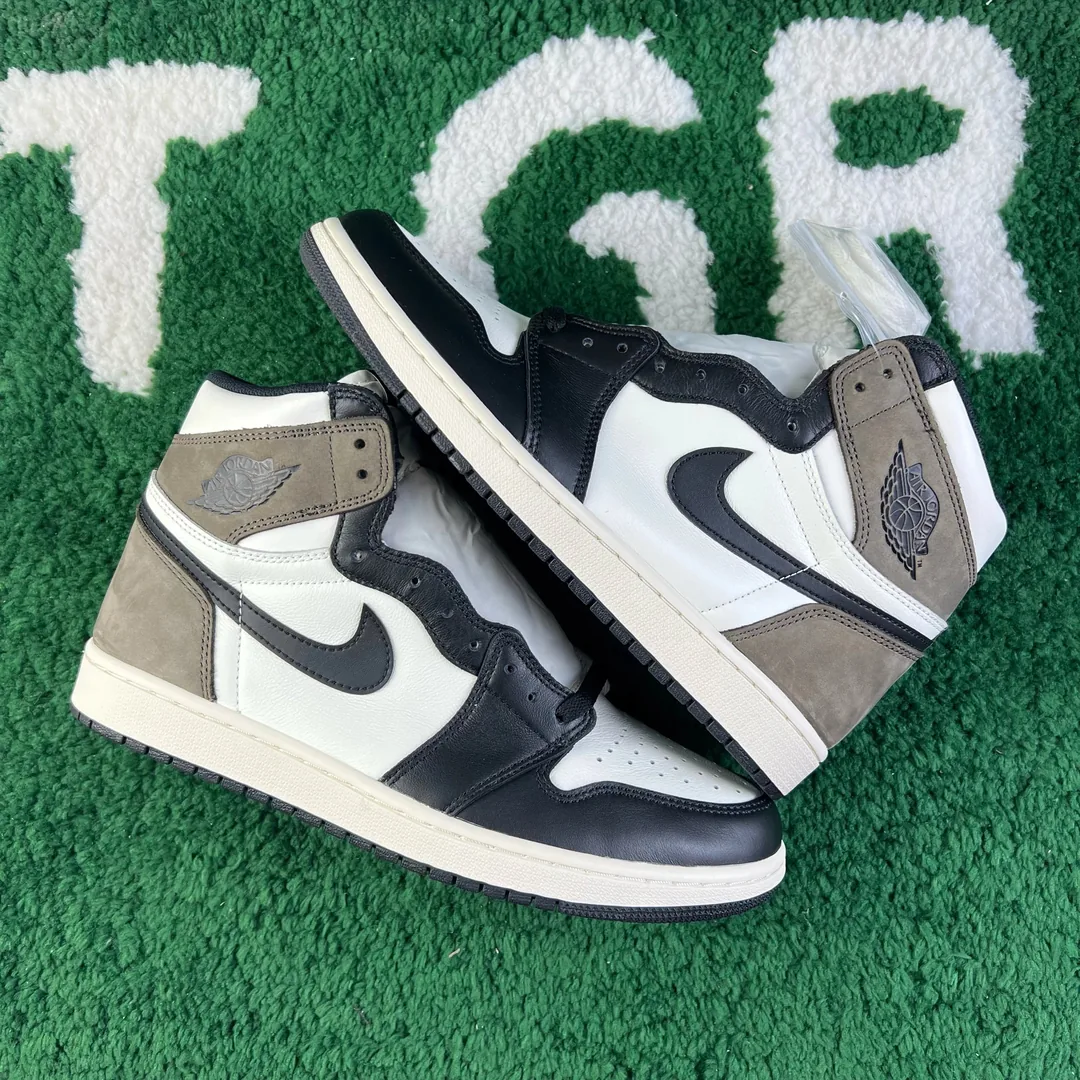 Air Jordan 1 Low Sneakers — Photo 2