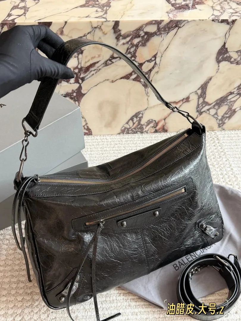 Balenciaga Waxed Leather City Bag — photo 4