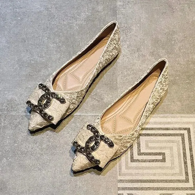 Pointed-Toe Flats — photo 3