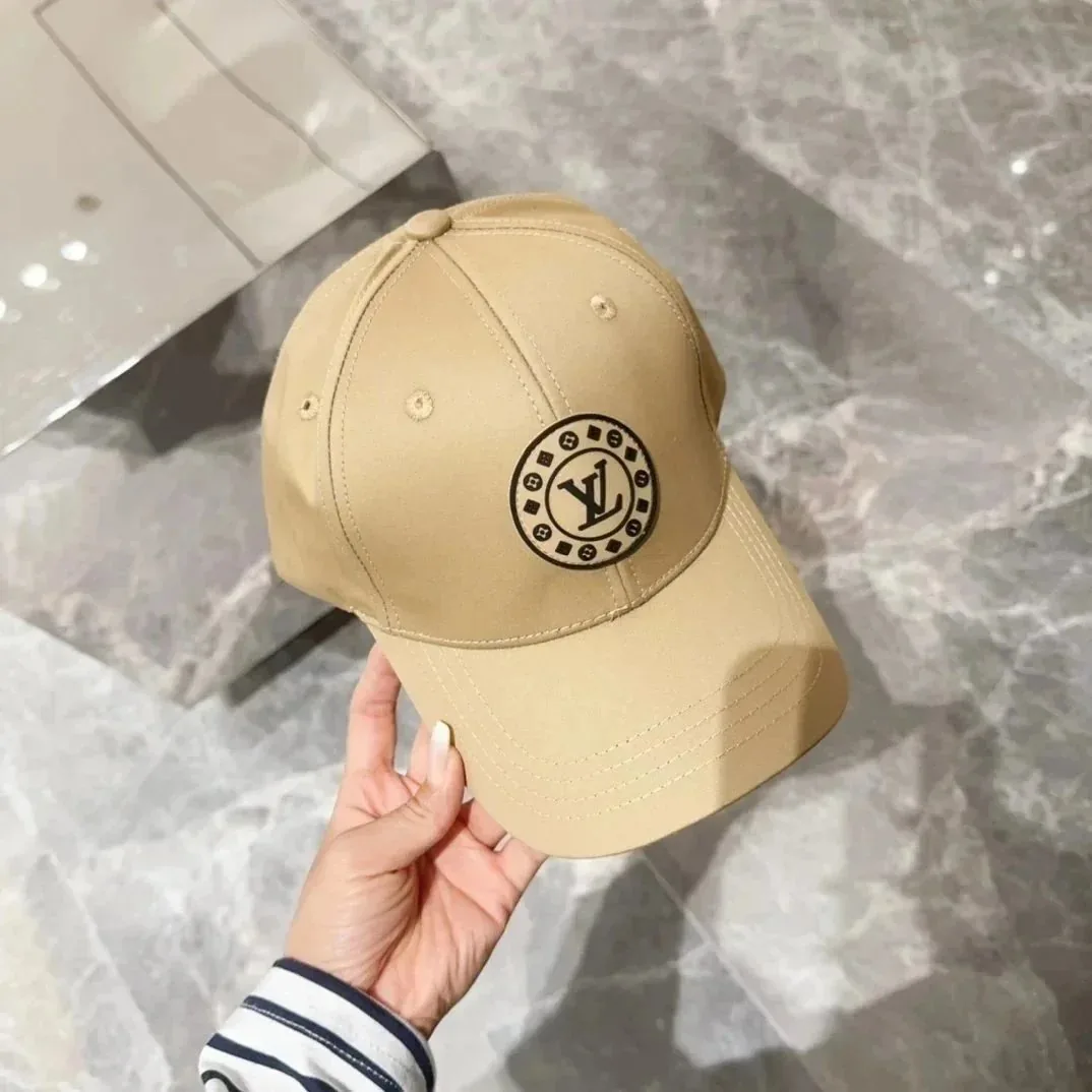 Louis Vuitton Monogram Knit Beanie Collection — Photo 12