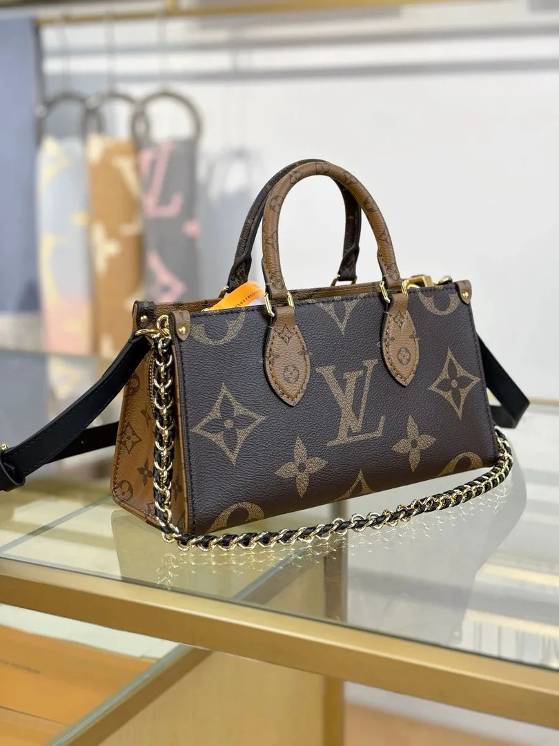 Louis Vuitton OnTheGo East West Chain Bag — Zdjęcie 2