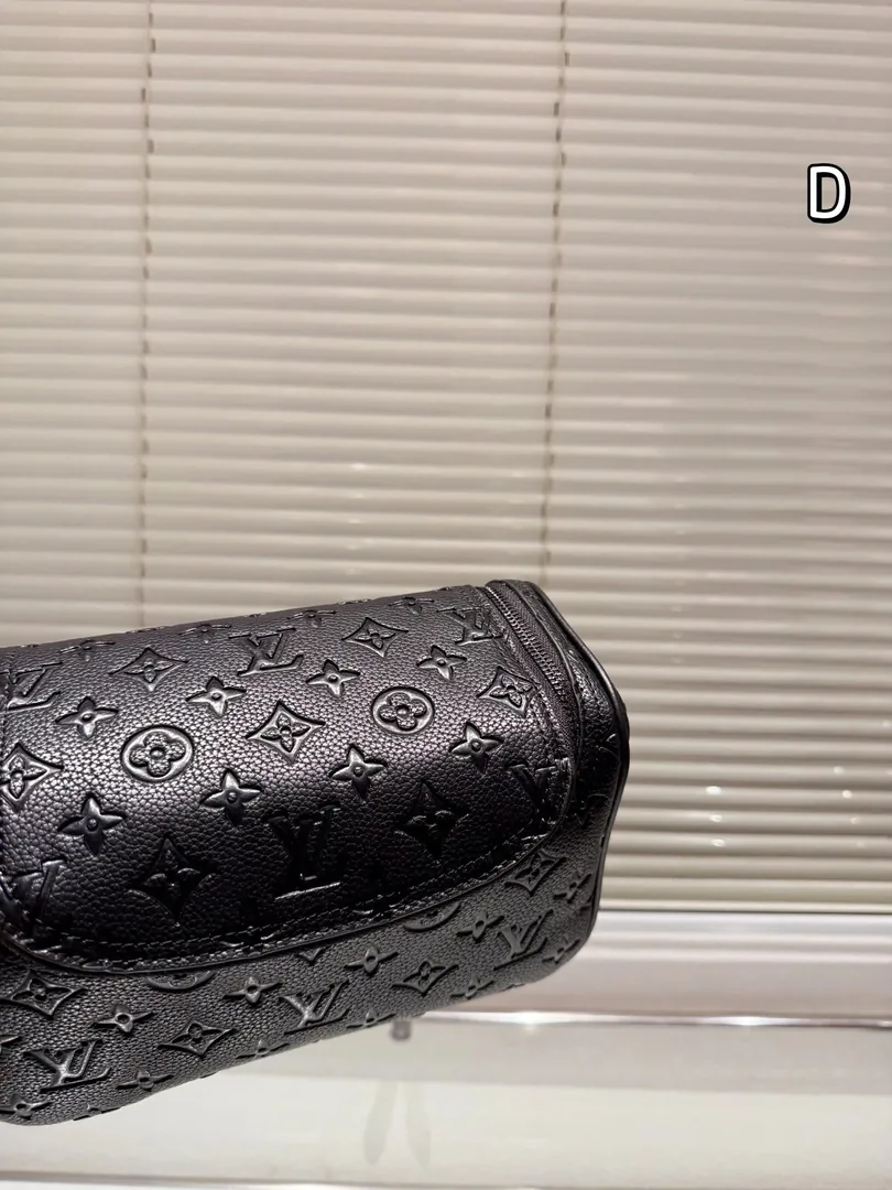Louis Vuitton Cosmetic Pouch — photo 3