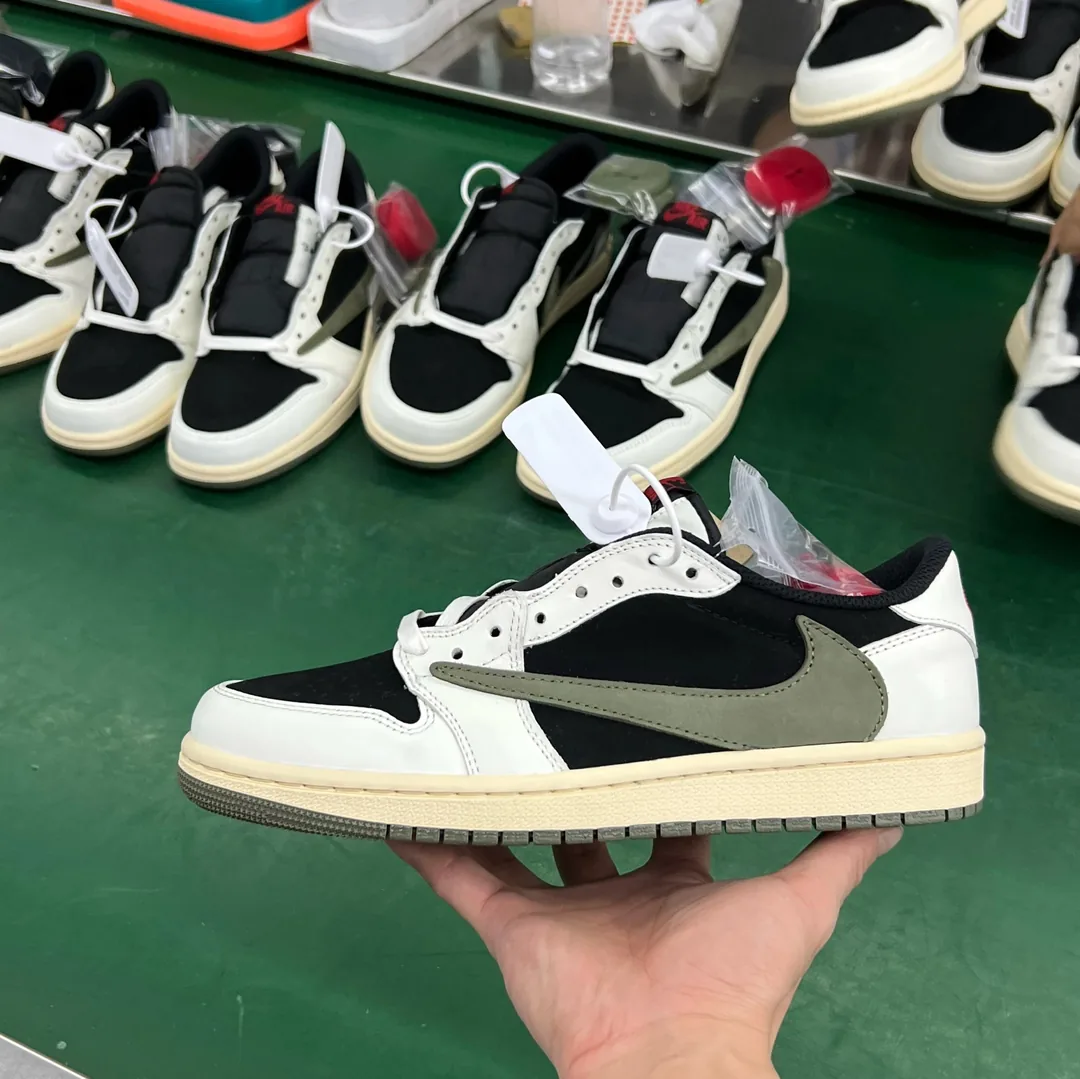 Travis Scott X Air Jordan 1 Low Black Green — photo 6