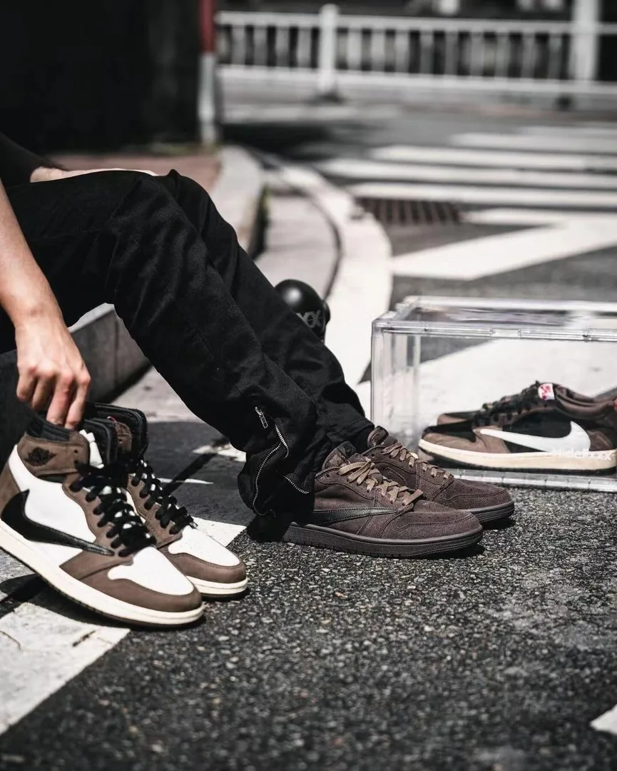 Travis Scott Air Jordan 1 Mocha — QC