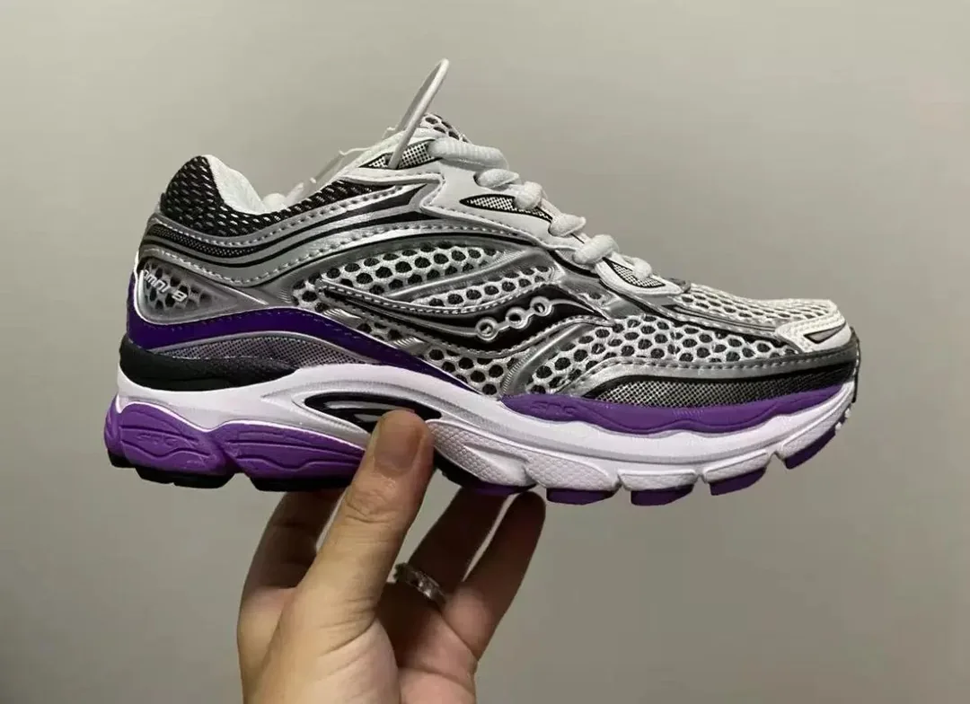 Saucony ProGrid Omni 9 (Bottega Veneta) DBD Cushioned Running Sneakers — Photo 7