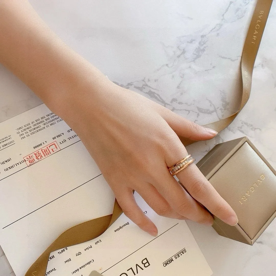 Pave Diamond Ring — Photo 3
