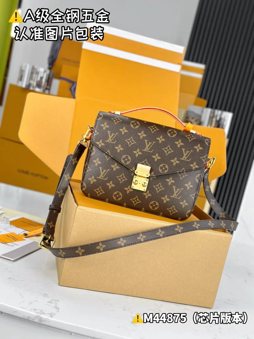 Louis Vuitton Leather Handbag — Photo 10