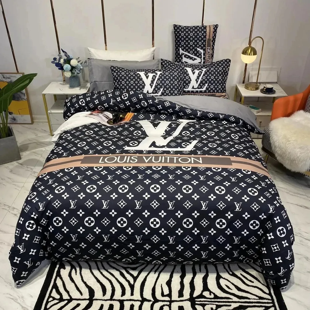 Four-Piece Bed Sheet Set — Photo 9