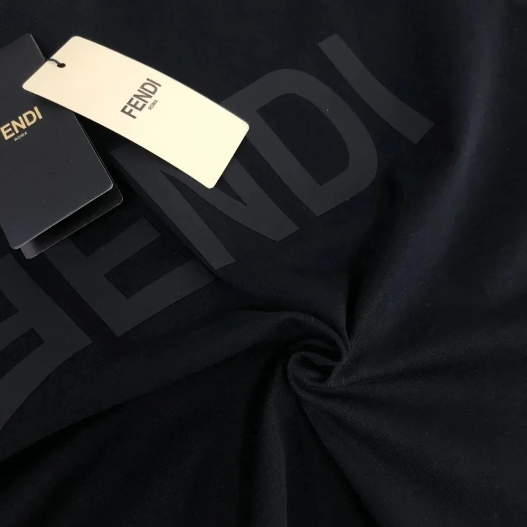Minimalist T-Shirt — Photo 5