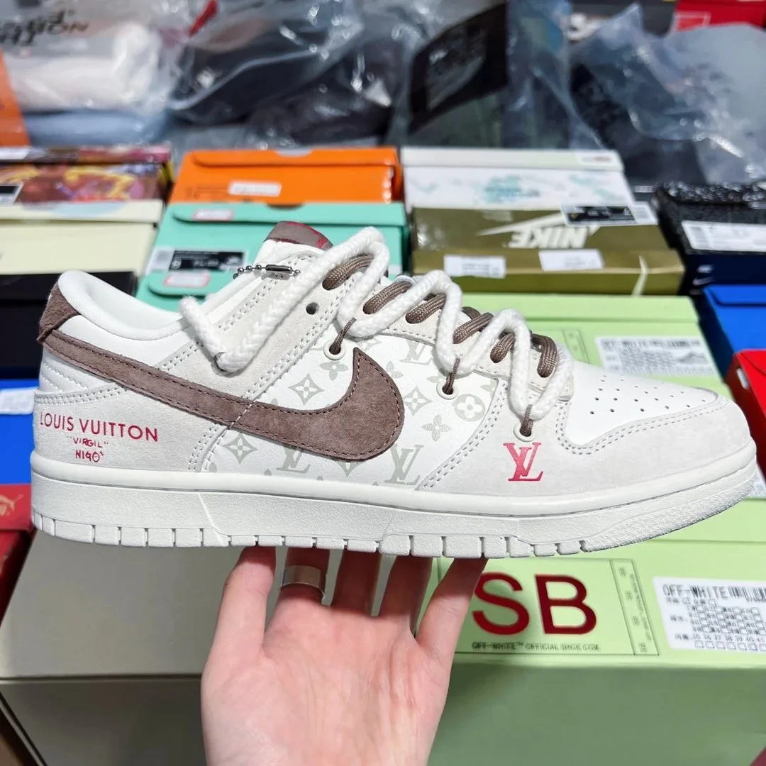 Louis Vuitton LV x Nike Dunk Low Brown Anniversary Top Sneak — photo 2
