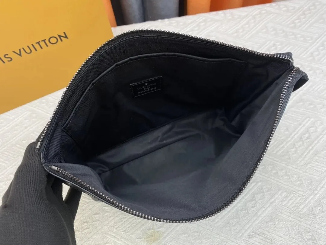 Louis Vuitton Leather Clutch — photo 9