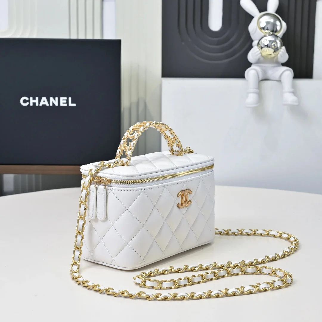 Chanel Leather Handbag — photo 3