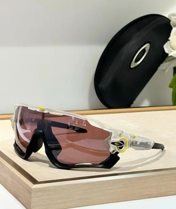 Lightweight Polarized Sunglasses — Photo 14
