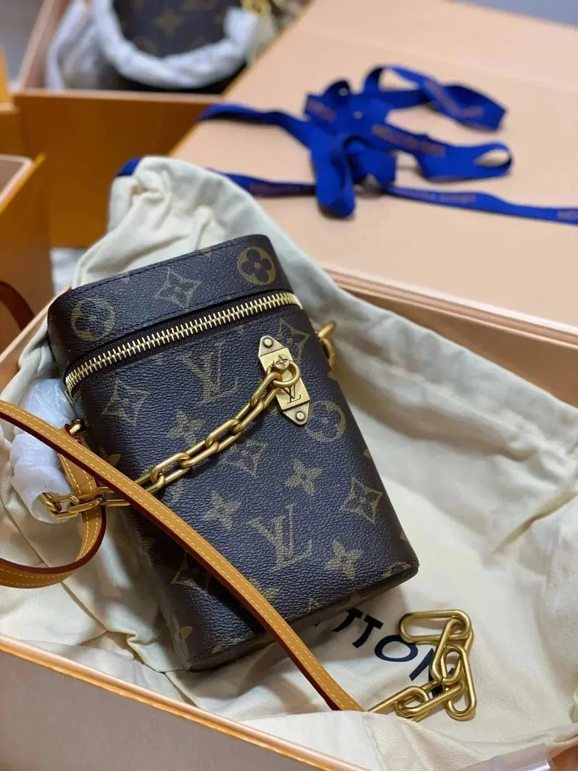 Retro Messenger Bag — QC