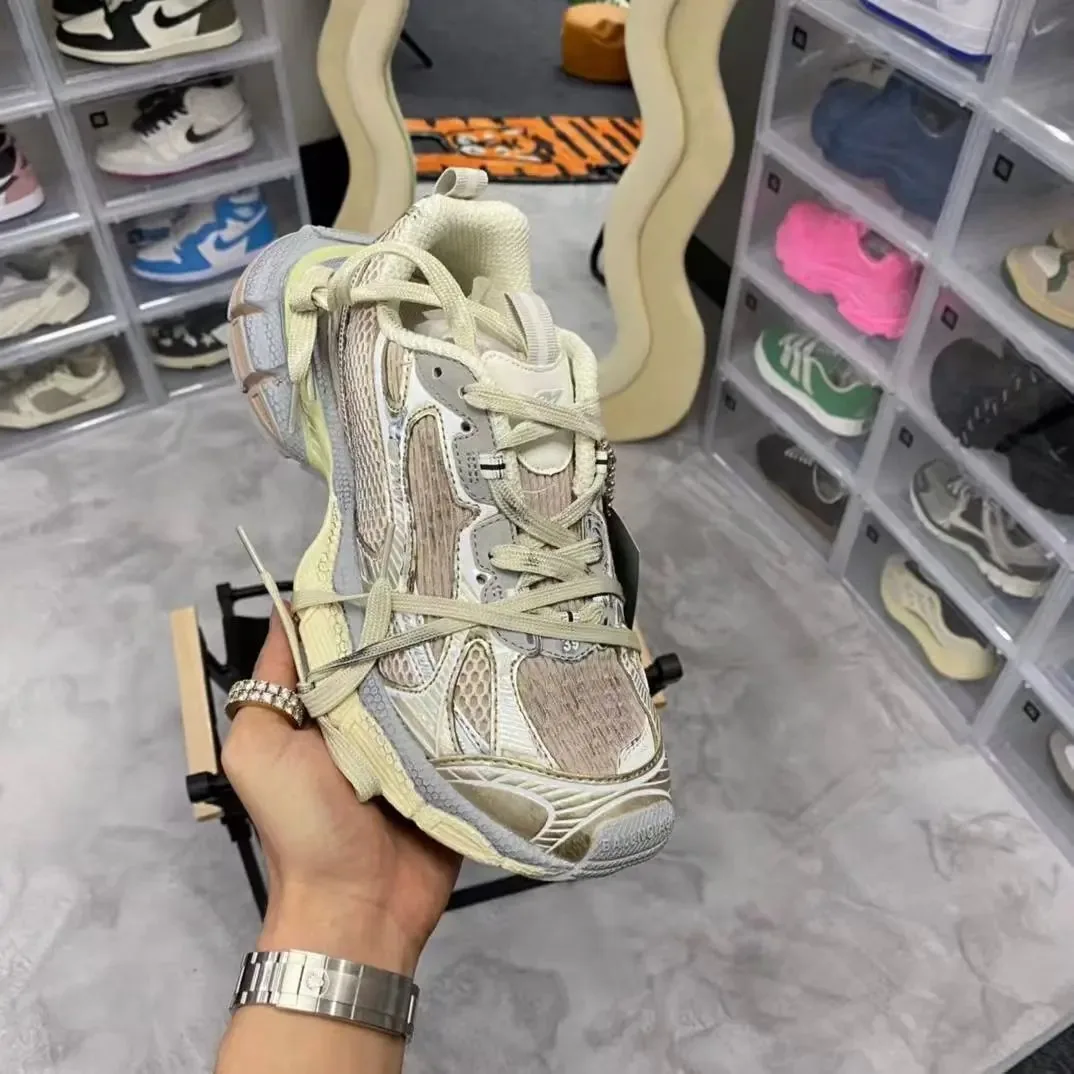 Balenciaga Runner Black Lace-Up Running Shoes — Photo 11