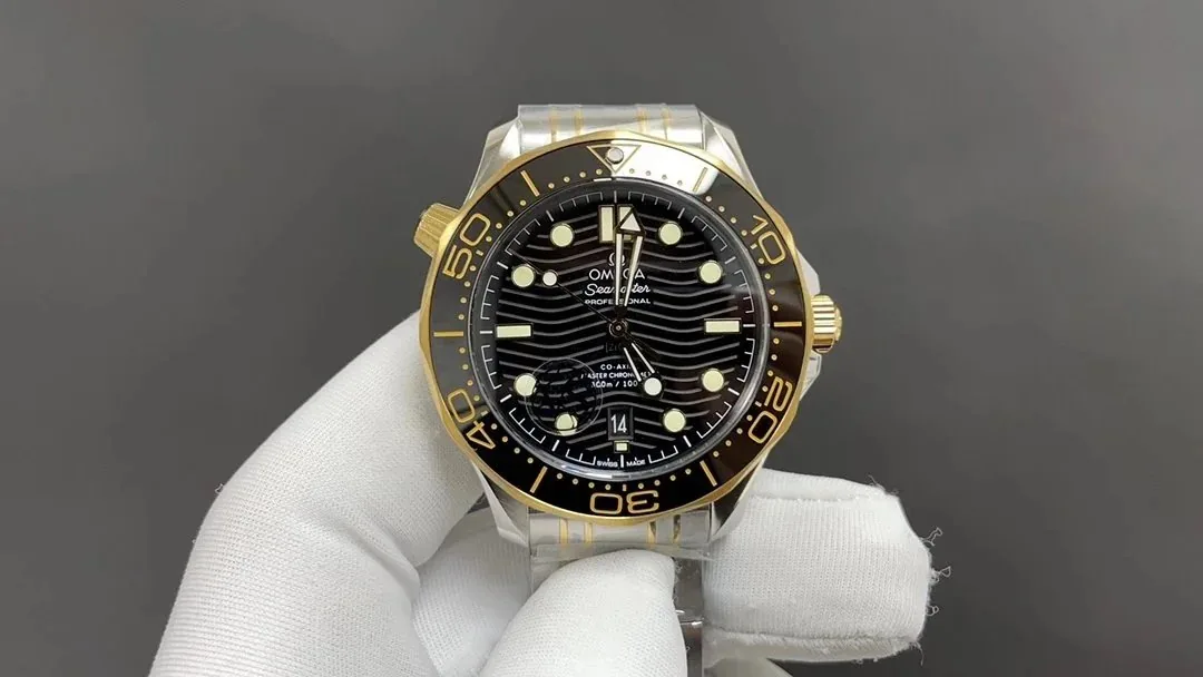Rolex Rose Gold Blue Dial Rubber Strap Watch — Photo 11