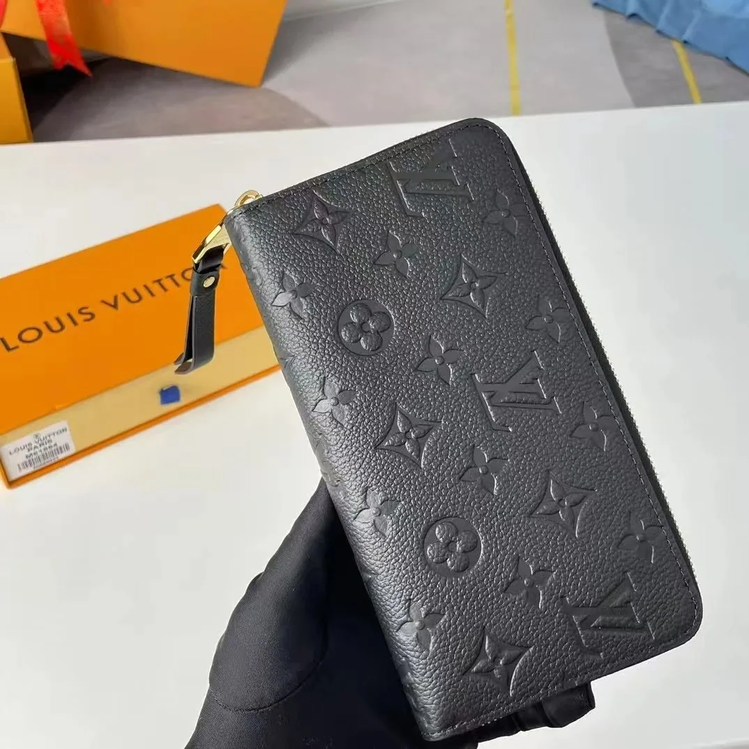 Louis Vuitton Leather Handbag — photo 7