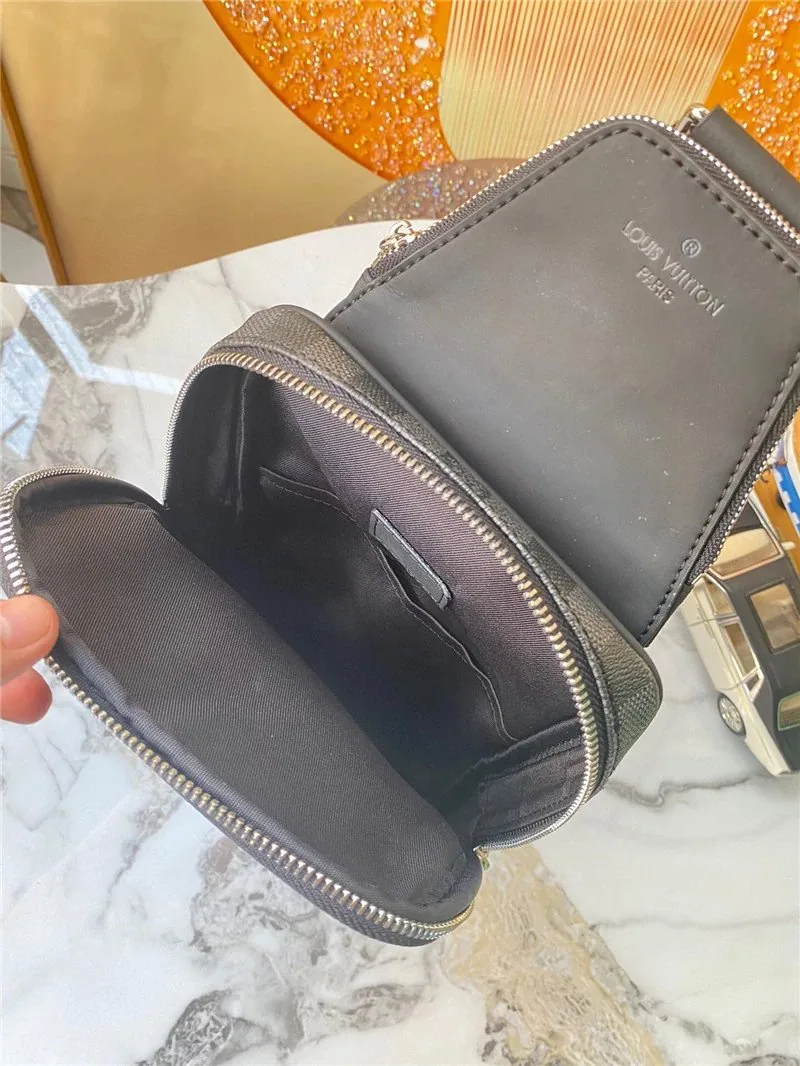 Louis Vuitton Leather Crossbody Bag — photo 6