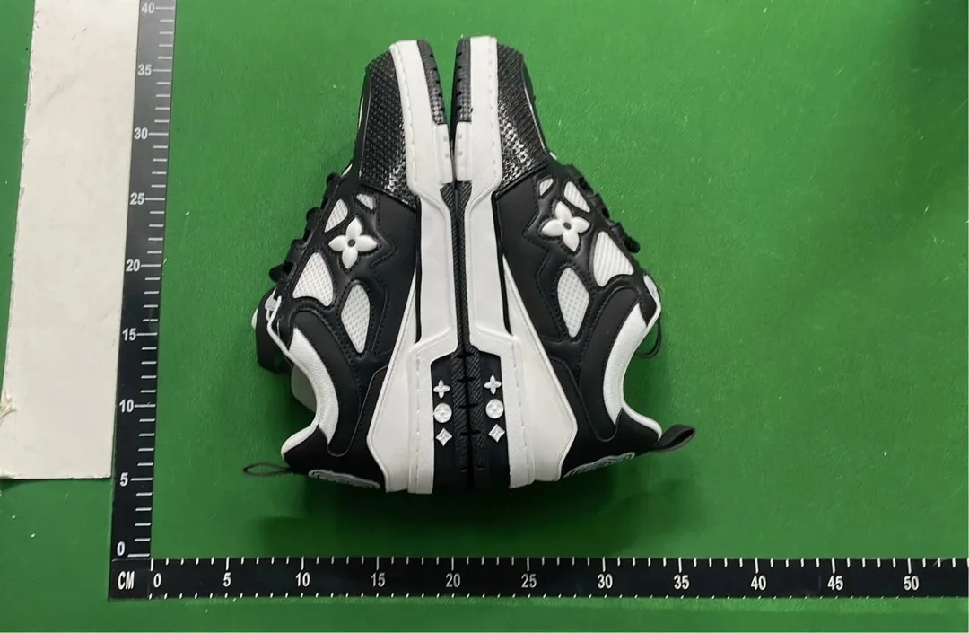 Louis Vuitton LV Trainer Grey Low-Top Runners — Photo 15