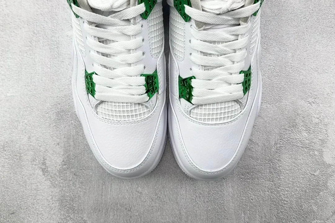 Air Jordan 4 Metallic Pack — Photo 12