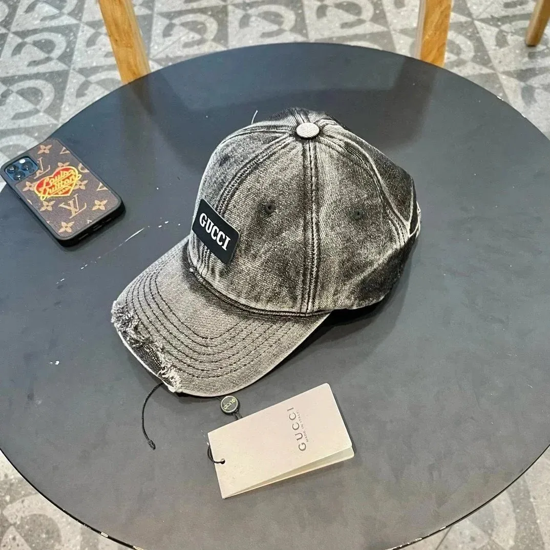 Gucci Accessory — Photo 3