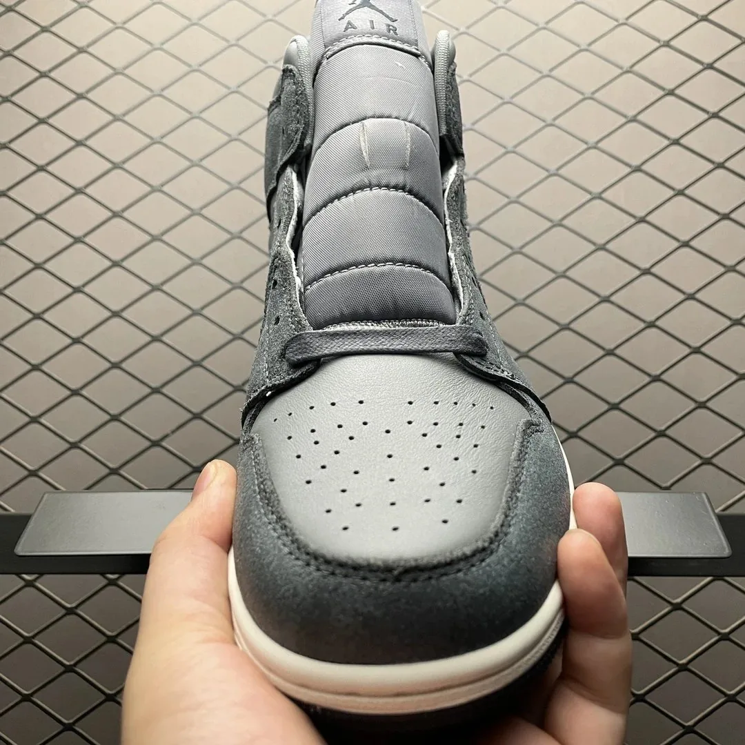Air Jordan 1 Mid — Photo 15