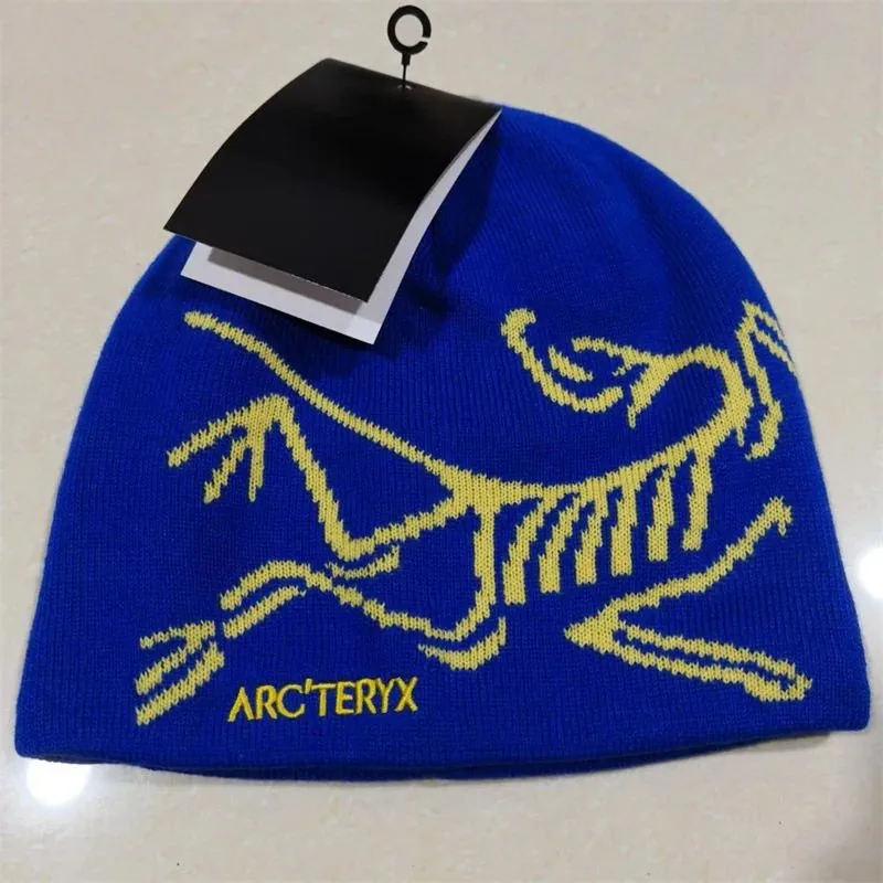 Bird Head Jacquard Knit Beanie — Photo 14