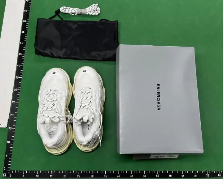 Balenciaga Triple S Black — Photo 12