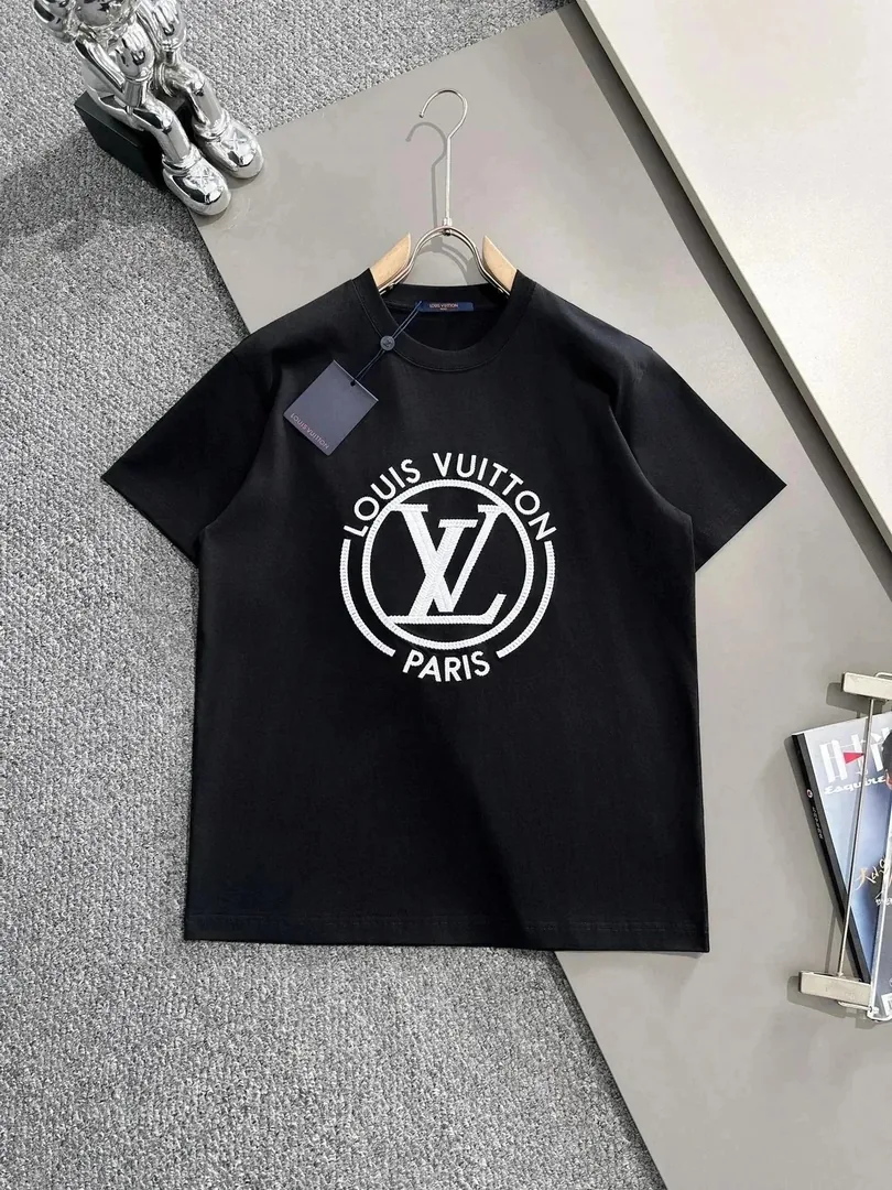 Louis Vuitton Logo T-Shirt Collection — Photo 6