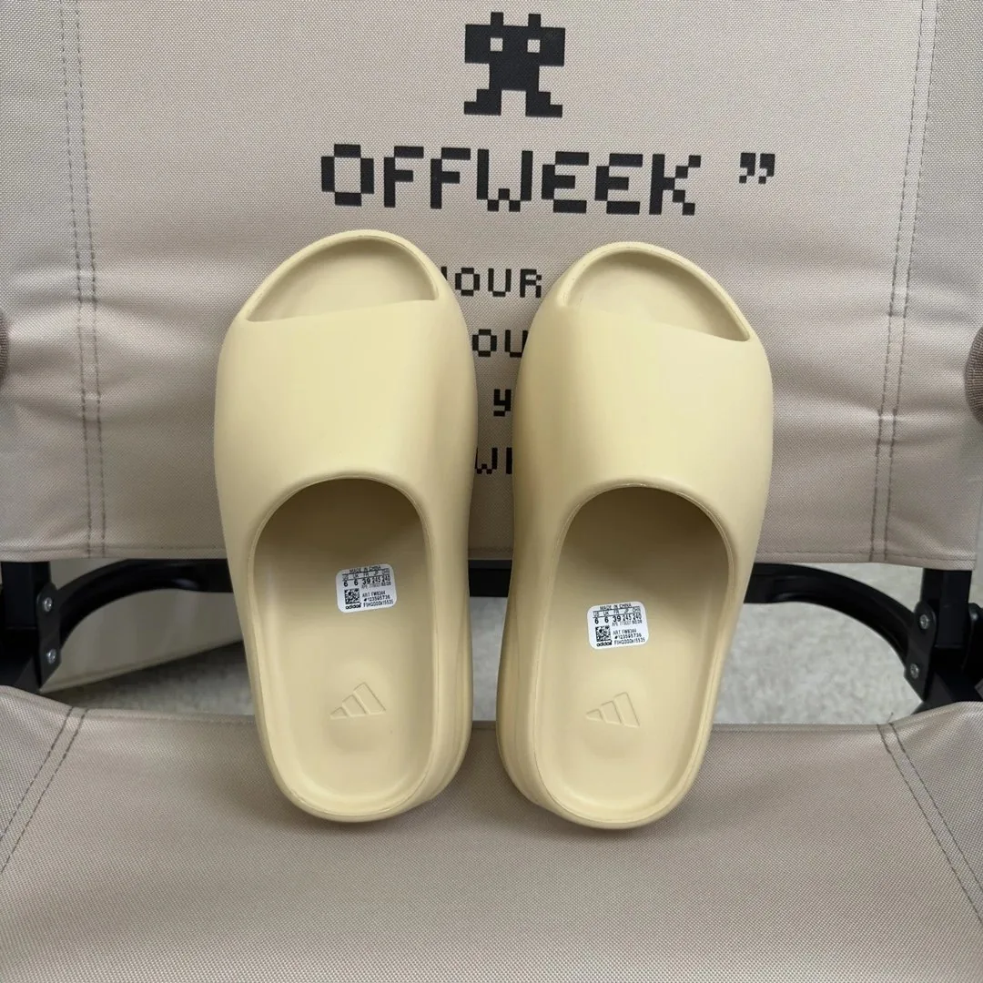Yeezy Slide Foam Sandal Collection — photo 4
