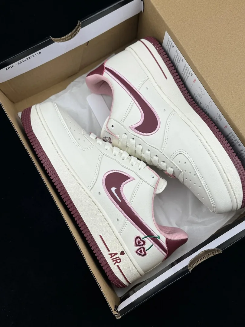 Air Jordan 1 Low Valentine — photo 9