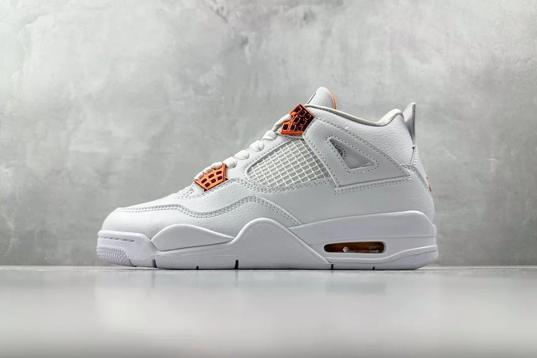 Air Jordan 4 Metallic Pack — Photo 10