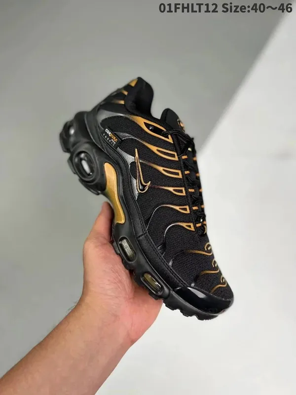 Nike Air Max Plus Sneakers