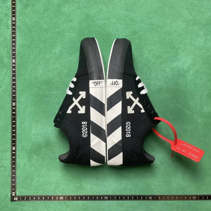 Off-White Vulc Low Sneakers